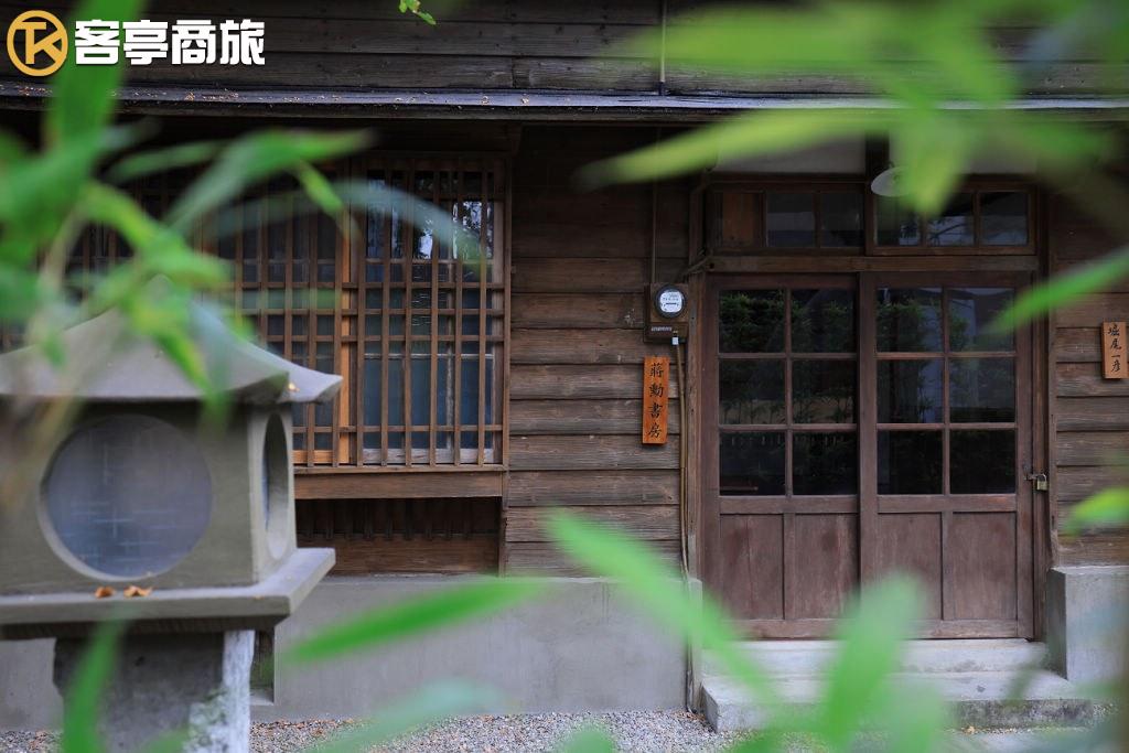 蔣勳書房木窗與拉門入口特寫